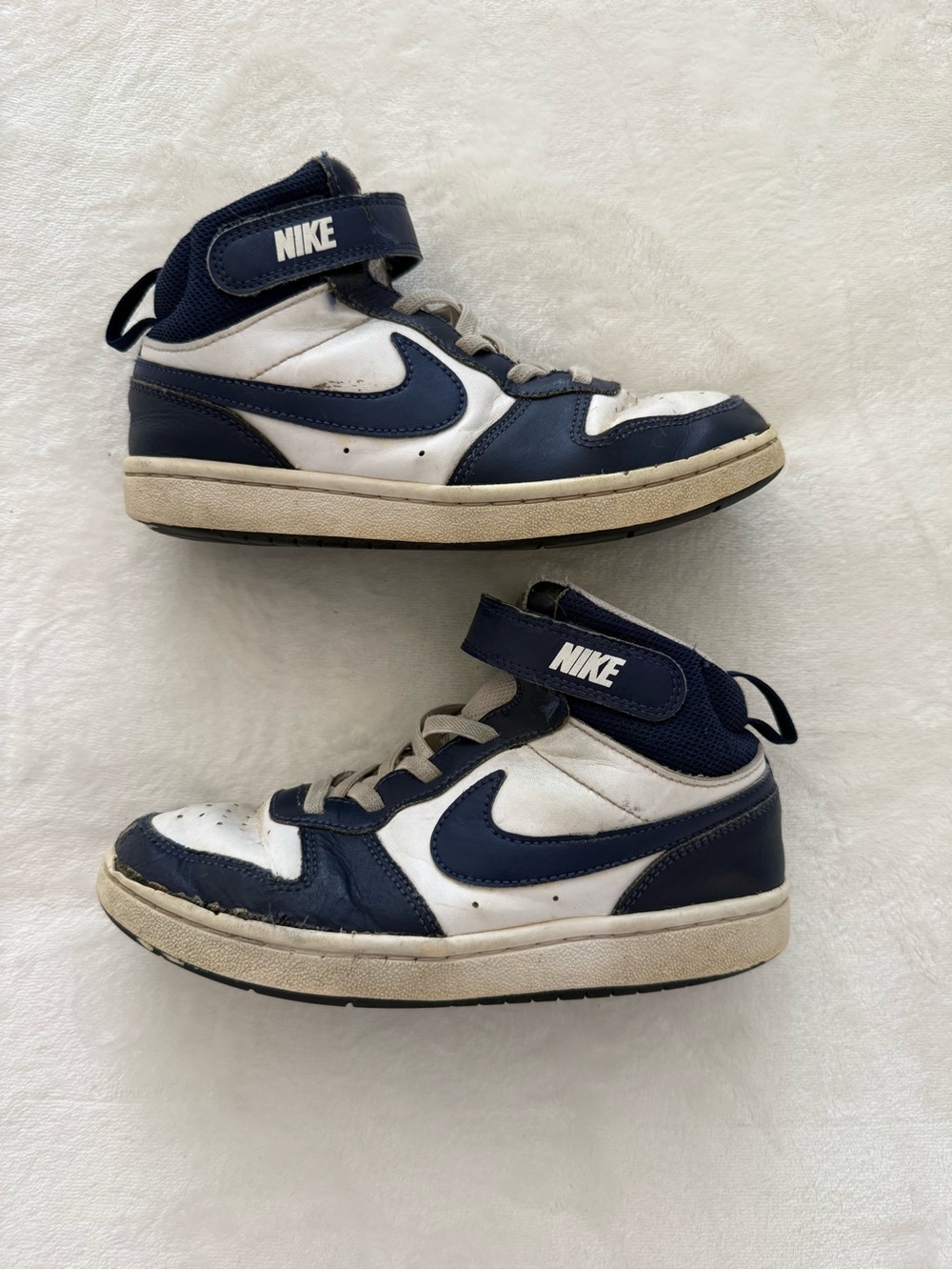 Nike Boys Court Borough Mid 2 - size 1 youth
